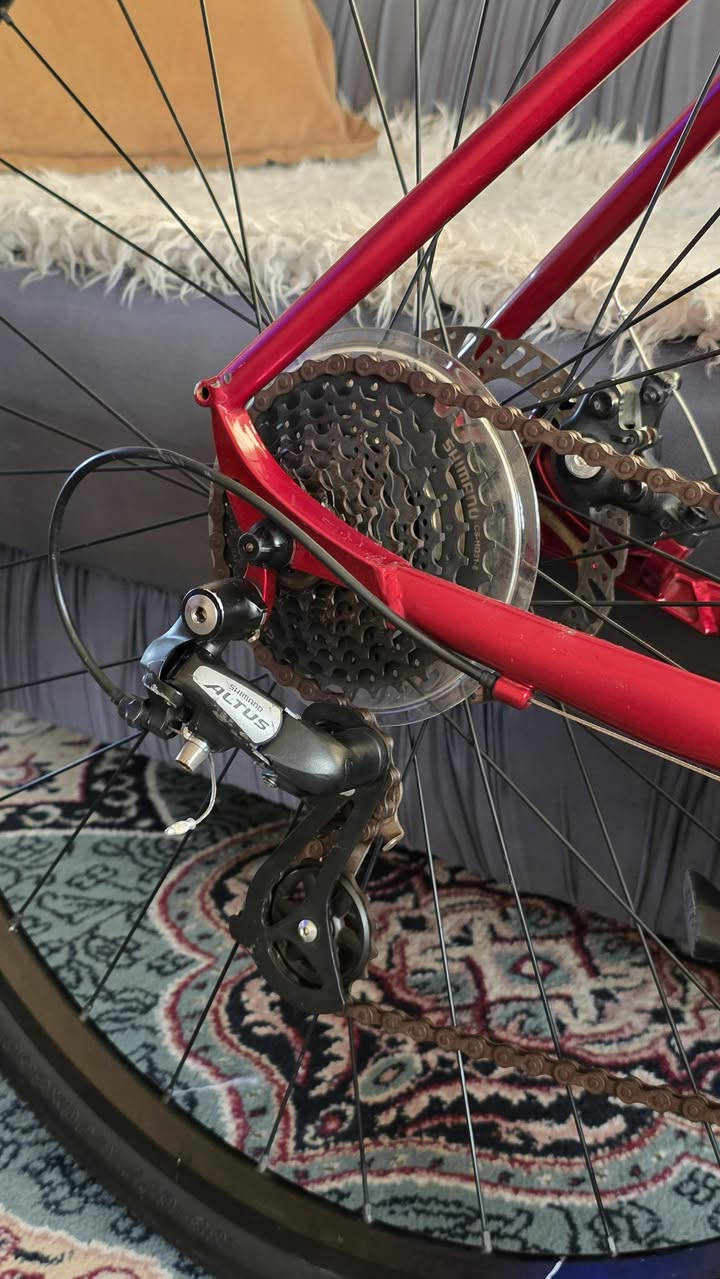 السلام عليكم دراجة للبيع
Fuji klumsy 
الاصدار المحدود بالتعاون مع شركة اساهي اليابانية
الدراجة موديل 2022 حجم 28
قطعة وحدة بلادية 
اللون احمر ميتاليك
قياس الفريم 52 
اطارات كندا 700×35 جدد
سستم Shimano بالكامل 16 سرعة 
عكرب شيمانو التوس 8 سرعات خلفي ونقال تورني سرعتين امامي
بريكات دسك ميكانيكي تكترو Tektro
كشن الدراجة الاصلي
حقيبة الدراجة البلادية فوجي مضمنة
واقيات اصلية بلادية
 
العنوان بغداد مجمع بسماية 
للاستفسار خاص او على الرقم
*********** واتساب
