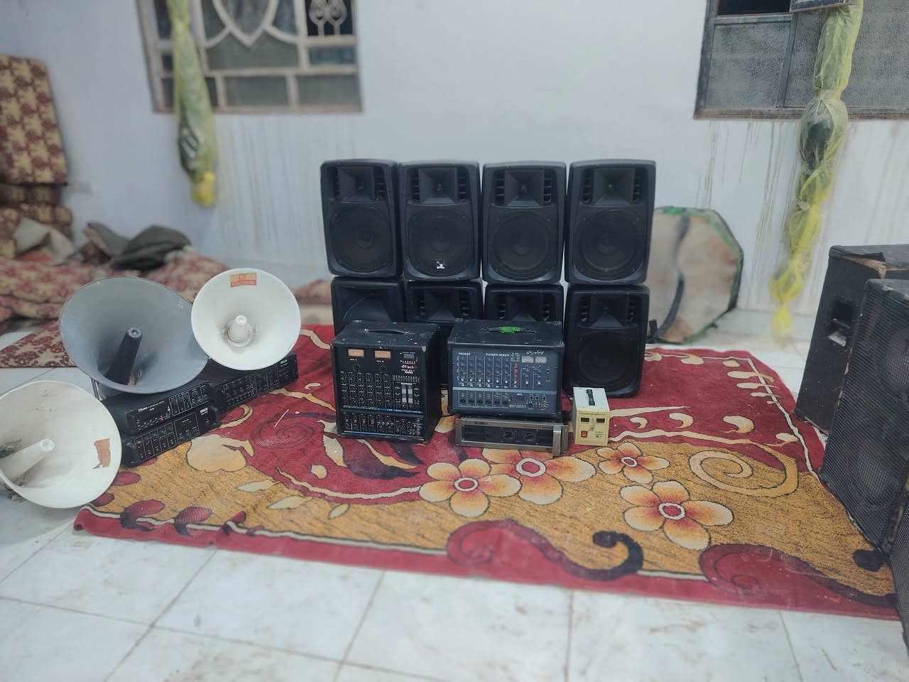 سلام عليكم من رخصت مدير الكروب  سماعات وأجهزة كله شغاله للبيع عله الفحص مكان ناصريه مركز رقم ***********    عله الفيس مامتواجد
