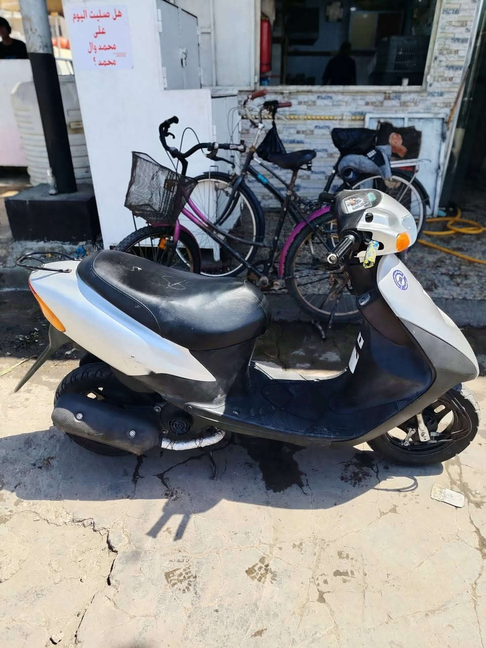 ساسوكي ذبانه للبيع وكيل مكفوله كفاله 
قبل 4 اشهر من طلعته
الدراجه كامله مكمله وشلعته خير من يم الله كفراته انضاف
وما متعوبه من الشغل للبيت والعكس
الدراجه كامله من كلشي ولا تصرف عليه ربع مسويله ادامه كامله
وكهربائيات كلها شغاله من ناحية
الاشاير
والايت
والسلف جديد ستوني مبدله اصلي
بك لايت
والكيلو متر شغال
كله شغاله علئ اخر حبايه تاخذه وتنام رغد
ومسويله ادامه من ناحية
البلك  والقايش.. والخرزات... والسلف... والبنز 
وتاير جديد

عنوان ::قضاء المجر الكبير
الرقم ::***********
 السعر :: 600 الف وبيه مجال للطيبين
