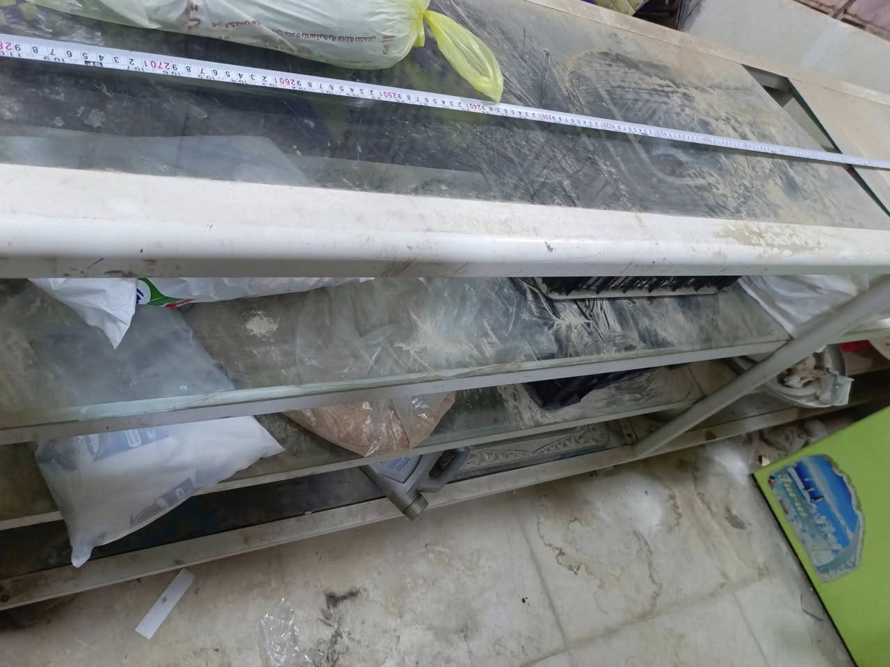 ميز عرض(جام خانه)المنيوم للبيع (200)
مجال قليل ***********
