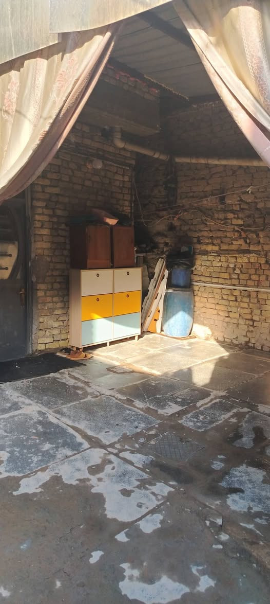 بيت للبيع في بغداد مدينة الصدر قطاع ٣٩
مرخصة ادمن الكروب

المساحة ١٤٤ متر

طابو صرف

يتكون من :-

غرفتين نوم
صالة صغيرة
مطبخ
حمام + تواليت
طرمة خارجية كبيرة

للاستفسار اكثر الاتصال ع الرقم :-

***********
