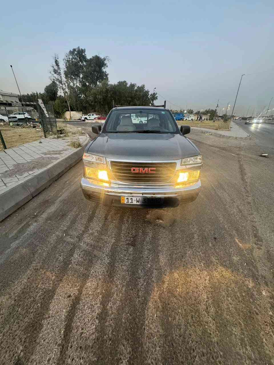 السلام وعليكم جي ام سي 
موديل ٢٠٠٧
مكينه ٥ سلندر 
تخم تاير جديد 
سياره مصبوغه عام اثر ضربه جاملغ اليمنه وأثر شخوط 
رقم انكليزي جديد 
سنويه لحد ٢٠٣١
رقم بغداد 
***********

غير متواجد ع الفيس الله شاهد خابر وبخدمتك
