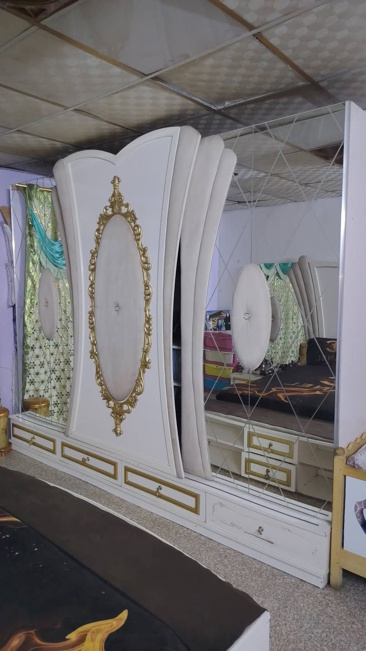 سلام عليكم غرفت نوم تركيه للبيع سعر 450 وبيهة مجال بغداد البسمايه   ***********
