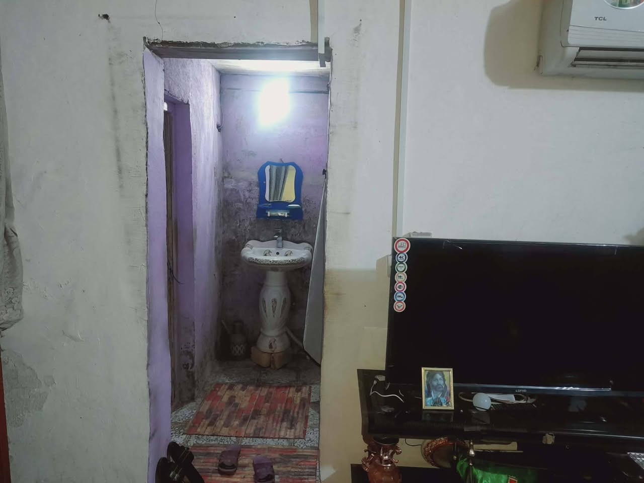 بيت تجاوز مشمول بالتطويب شرط بيه وصل 
1- المساحة 250 متر
2-غرفتين وصالات اثنين ومطبخ وصحيات
3-ساحة امامية 80 متر ساحة خلفية 50 متر
4- مكان مخصص لبناء غرفة + مكان لبناء استقبال
5- السقف سندويج بنل
6- جاهز من كلشي كهرباء خطين ماي خطين
7-تانكي وسخان ومغسله وماطور ماي
8 - التضحية نهاية شارع العلوة 
9-عرض الشارع 60 متر قريب عالتبليط
10- السعر 14 مليون  وبيه مجال


**إذا كنت صاحب هذا الإعلان وتريد حذفه لأي سبب، رجاءا أرسل رسالة إلى الدعم الفني**