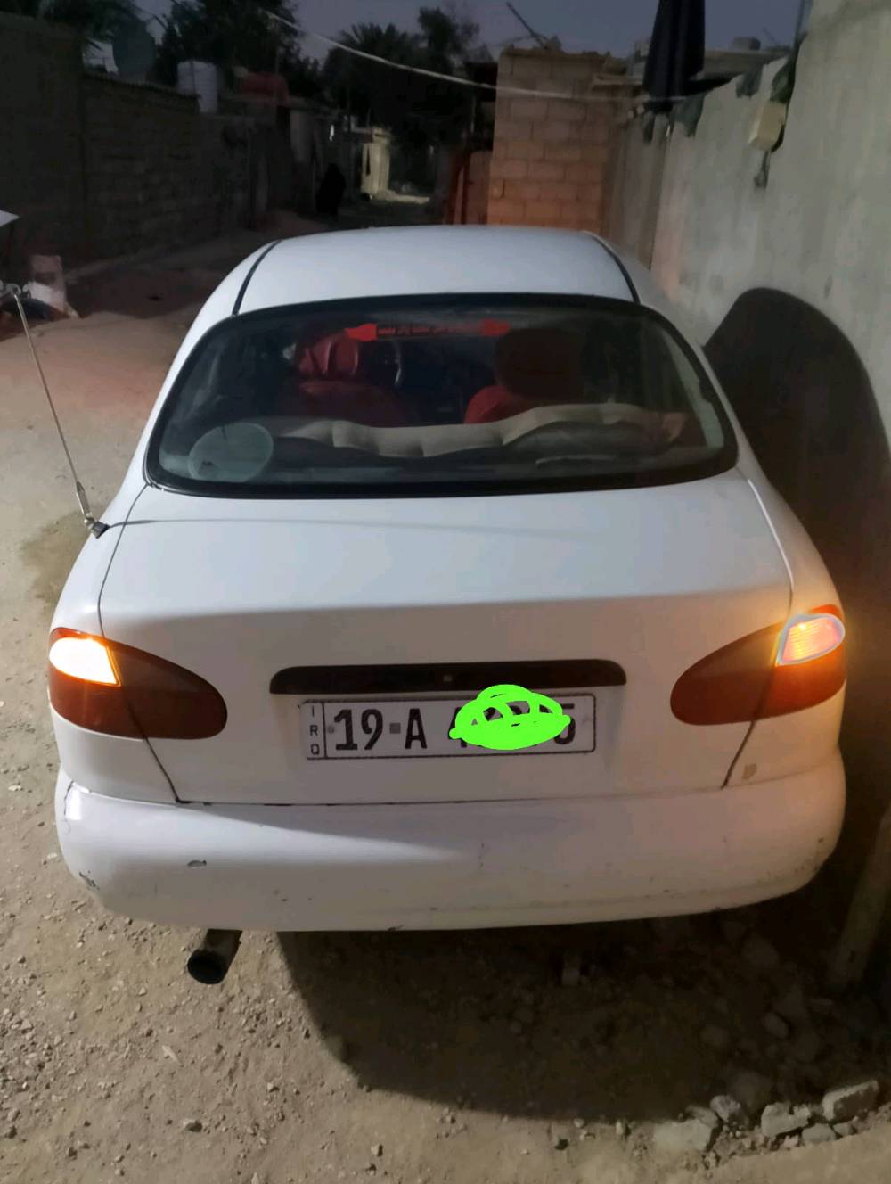 دايو لانوس موديل 2000 كير عادي سنويه 27 رقم كربلاء تحويل ثاني محرك بيه تبخير بسيط وتحتاج تبريد المنظومه موجوده كامله حداديه جديده تخم تأير اريدها 35 ورقه وبيها مجال مكانها كربلاء
عزيزي، تگدر تذكر شكد ماشية السيارة تقريباً؟ وشنو آخر صيانة/تبديل سويتلها للمكينة أو الكير؟: 
ألكير تبديل عين وصينيه 
شنو وضع المكيف والتبريد حالياً: شغال تمام لو يحتاج شغل/كمبريسر/رديتر أو منظومة؟: 
التبريد منظومه كامله بس تحتاج تكمله 
هل أكو أي صبغ، سمكرة، حوادث، أو مشاكل بالهيكل/الشاصي غير اللي مبين بالصور؟: 
الشواطئ نظيفات بيها ضربه باب الصدر والخلف جهة اليمين 
تگدر تحدد موقع البيع بالضبط بكربلاء؟ وهل السيارة متوفرة للفحص والمعاينة بأي وقت؟: 
كربلاء سوق الحبوبي 
السعر المذكور 35 ورقة نهائي لو بيه مجال للمساومة؟ وهل أكو إمكانية تبديل؟: 
بيها مجال للمساومه طبعا 