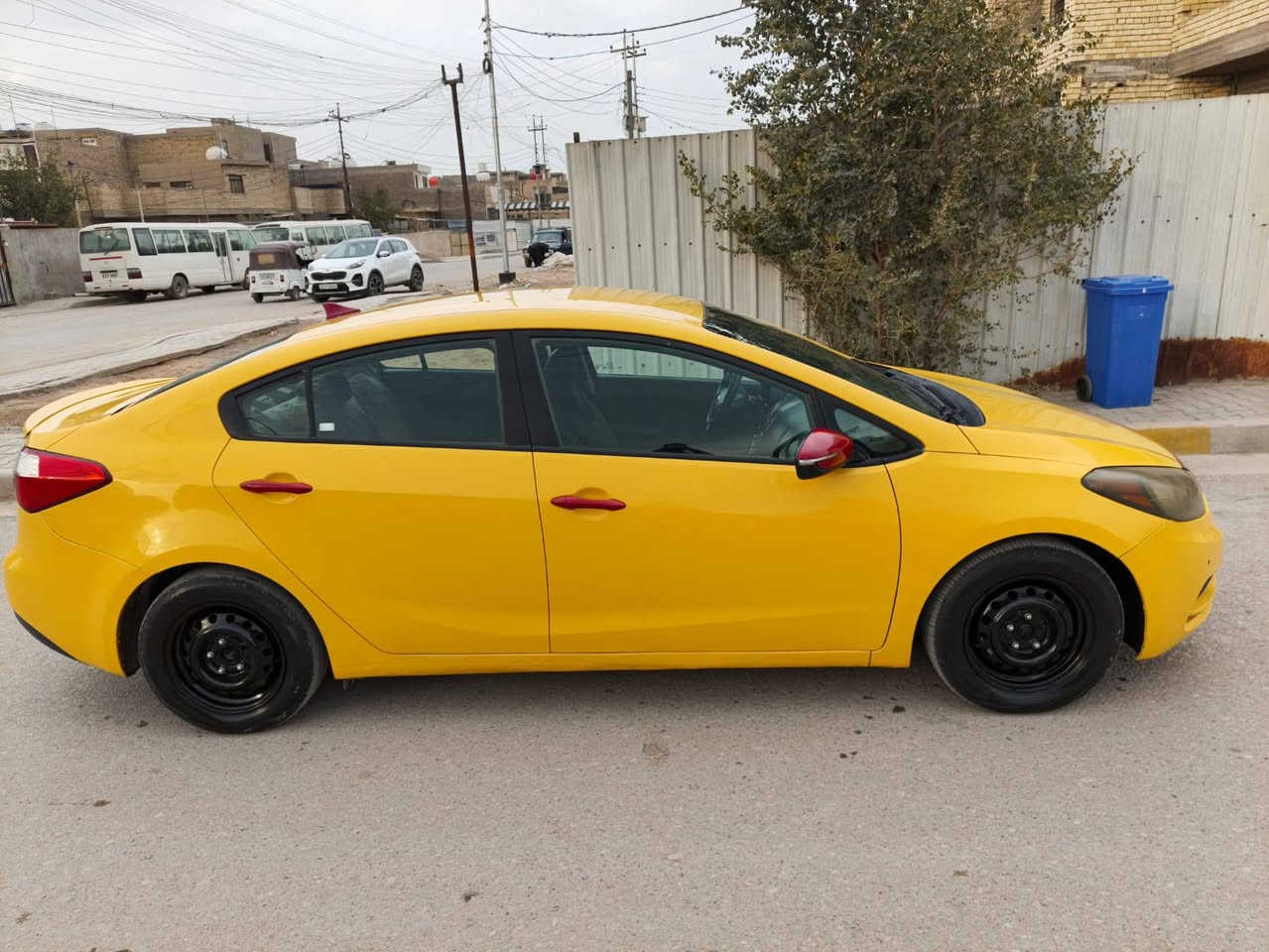 سلام عليكم كيا فورتي موديل 2014امريكي حادثها باب السائق بدون دواخل سياره جاهزه وجديده تخم تاير جديد مكينه 1800دوش مكينه وكير جديده مامفتوح تبريد شغال صدر خلفي وامامي جديد كير ايتي مكان السياره بغداد  السعر 103وبيها مجال اتصال عل رقم ***********
