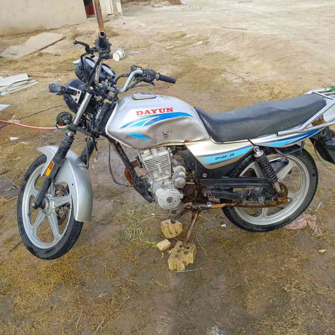 سلام عليكم دراجةكلك البيع دايون  مديل2021 مكان كربلاء طوريج السعر 550 وبيه مجال   الرقم ***********
