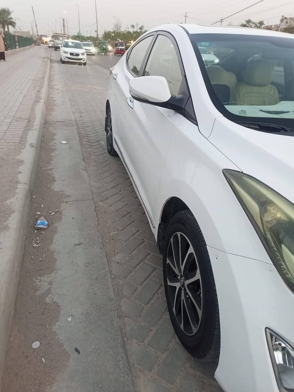 السلام عليكم سياره النترا خليجي موديل 16 سياره نضيفه  فقط اثر حالوب خفيف بلقماره  بيه قطعه جاملخ اليسر تبديل  السعر 120.    رقمه بغداد مشروع وطني  رقم التلفون      ***********

