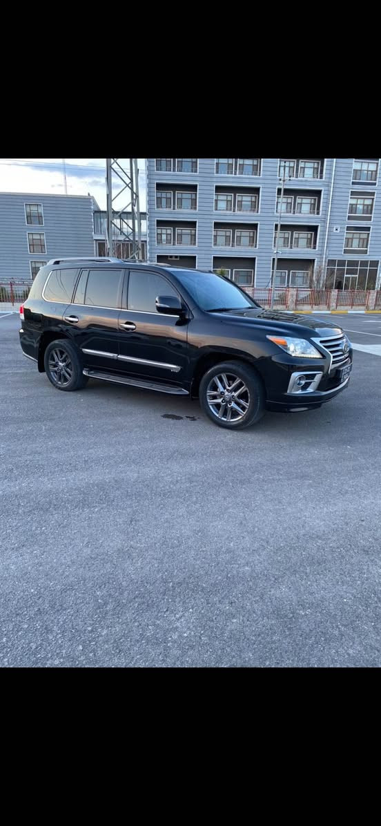 ***********
 لكزز  2014 ئيسترات خاس بيره قه مي دوبه يه 
 فول فول مواسه فاته 
سياره كه ١ پارچه ي به خي ئه و رو پايه  له سه ر شوخت
 زور كه م رويشتوه ١٣٥ كيلؤ مه تر رويشتوه 
  سياره كه زور پاكه به س ماشا الله ي دويت 
جه گو كاره بايو مه كينه و گيرو هه مو گياني به شه رت
 مه كينه ي نه كراوه ته وه ته نها ١ قه پاغي بؤ لاستيكيك 
 نرخي 280 وره قه و محامه له يه كي برا يانه 
 له دوبه وه هاتوه ٢ ده ستي كردوه هيج مه سره في تيا 
نيه 
 ٤ تايه يه ي لؤكي له ژيره 
*********** ڤايبه ر وات سالي له سه ره رانية, السليمانية
