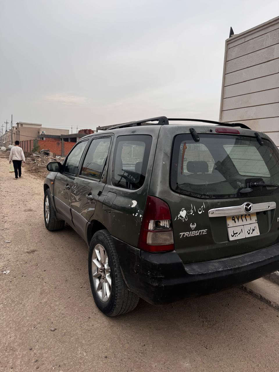 السلام عليكم عندي مازدا تريون استيشن موديل 2002  سياره بلاديه ومابيهه صبغ  مكان السياره بغداد بيهه وكاله عامه بسمي (***********) ولسعر 40 ورقه وبيهه مجال حك الجيه
