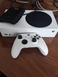 للبيع xbox series s  كامل ملحقات مع بطاريات اصليه وهارد 1tb جهاز نضيف ...