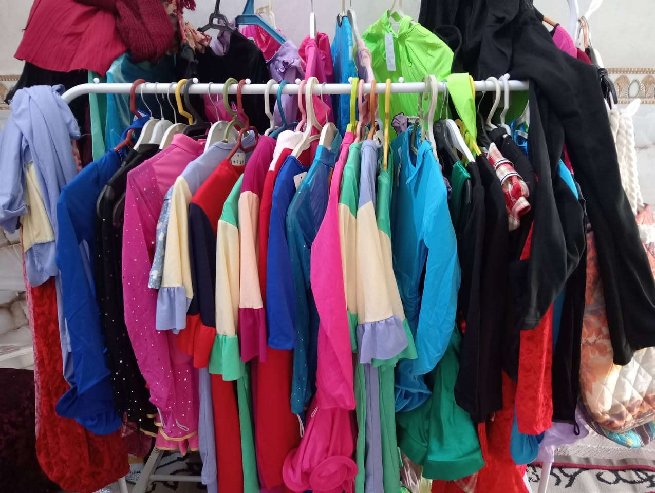 سلام عليكم شلعة كامله ملابس بناتي بدلات بديات مكياج أكي سوارات بأسعار كلش كلش مناسبة للستفسار مراسلة الرقم ***********
