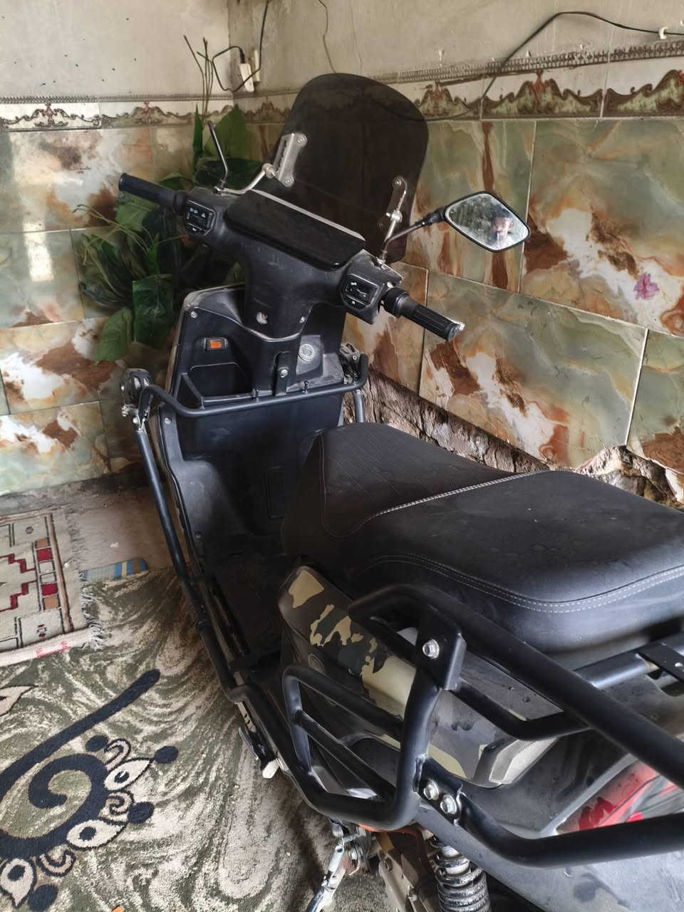 السلام عليكم دراجه شحن همر 7 بطاريات عطله باطريات فقط وشاشه مكطوع واير بيه دراجه غير ذني كلشي مابيه دراجه حلوه ورزنه قيم ب اليرضي الله وتعال اخذه ***********
