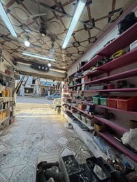 للبيع محل ادوات حتياطيه وتصليح دراجات بس جيب العده مالتك وتجي تشتغل مح...