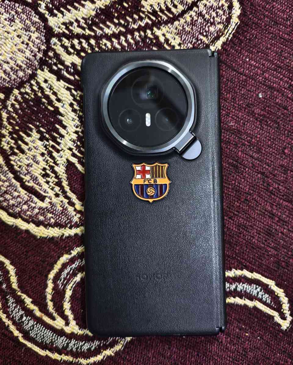 السلام عليكم هونر ماجك V3 للبيع ذاكره 512 عشوائيه 12 لون الاسود الجهاز قبل شهرين اشتريته واني الفتحت كارتونته وضمانه بعد تقريبا 10 اشهر السعر مليون و300 الف مكاني بغداد مدينة صدر رقمي ***********
