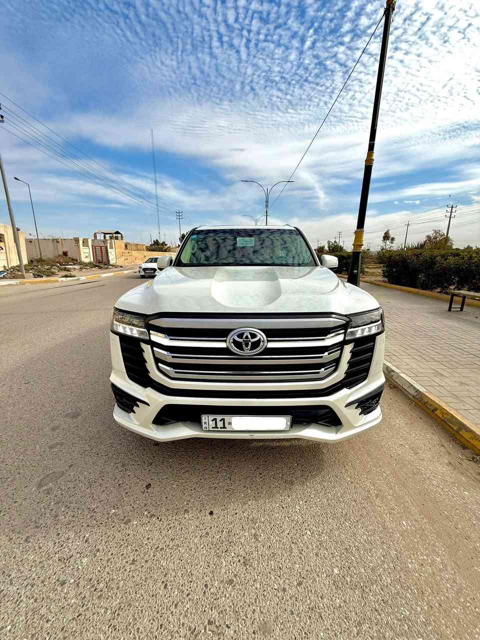 السلام عليكم ورحمة الله
لاندكروز GXR 2024 لمتدد. بيع فقط

ماشيه 38 الف كيلو  وكالة  سازز   ضمان 

السعر.745 $$  رقم بغداد بسمي السياره مغلفه PPF 

محرك 6 سلندر 

فول مواصفات
1 حساس امامي خلفي
2  شاشه حجم كبير. + شاشات خلفيه
3 شاحن موبايل   وايرلس
4جنطه كهرباء (شفط)
5داخل جلد بيجي 
6ويل كروم
7 كراسي كهرباء
8 اشاير  جانبيه 
9 زراك لايت
9تشغيل عن بعد
10 فور ويل 4X4
 11فول تحكم ستيرن
12دشبول صاجي
13 هاندبريك بصمه
14 كامرات 360 درجه
وبعد بيها مواصفات هواي.

السعر.745 $$  رقم بغداد بسمي 

مكان السياره. السماوة   

                                                           

‏‭0775 000 5488‬
