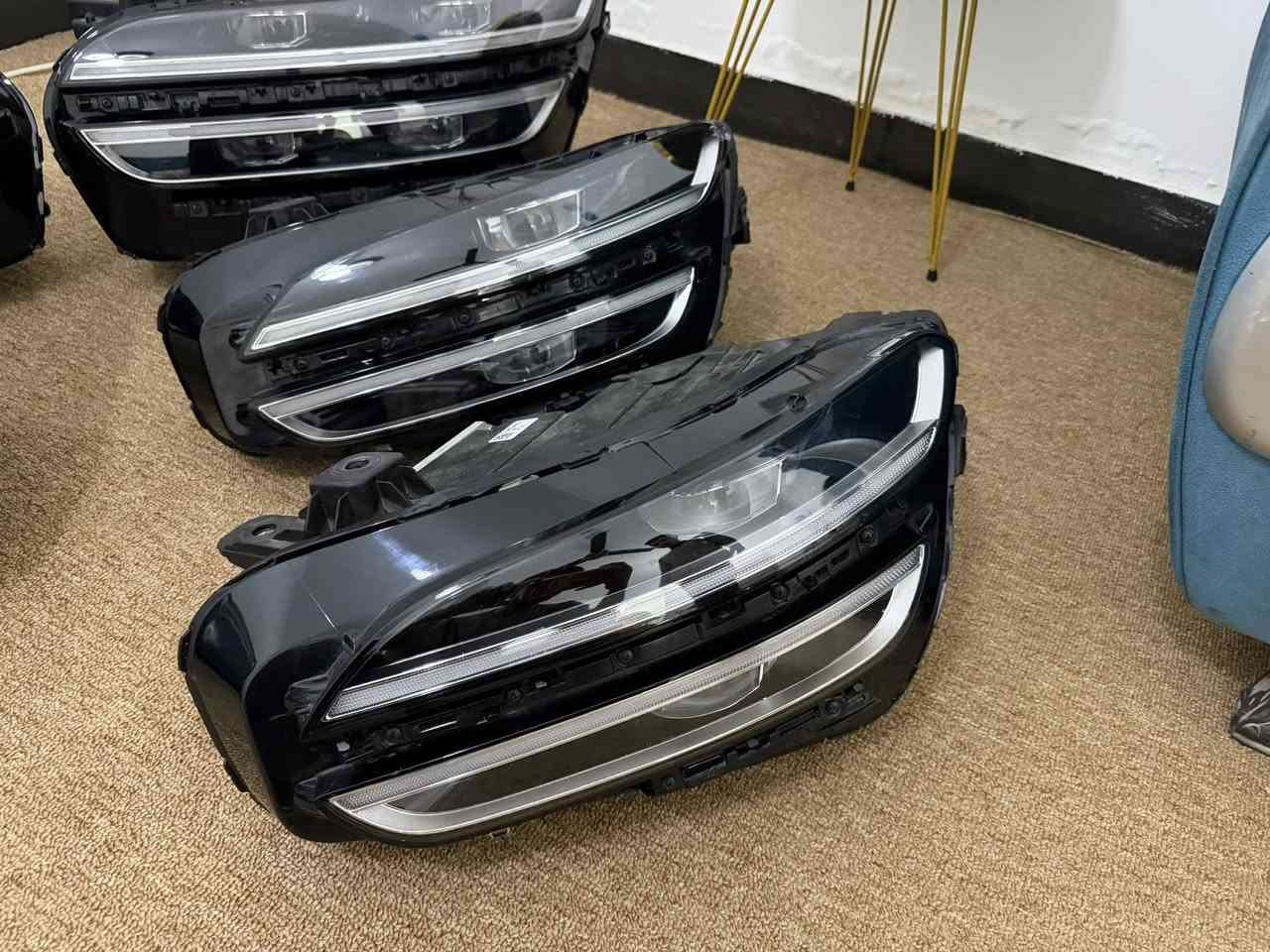 لايتات جنيسس  كلش نضاف بدون اي كسر كاملات هنه وعقولهن جديدات وسعر كلش مناسب سعر الزوج 400دولار وبيهن مجال 
واكو مالت سورنتو وk5 وسبورتج كله نضيف وجديد متوفر توصيل  رقمي *********** اخير قطع تصفيه
