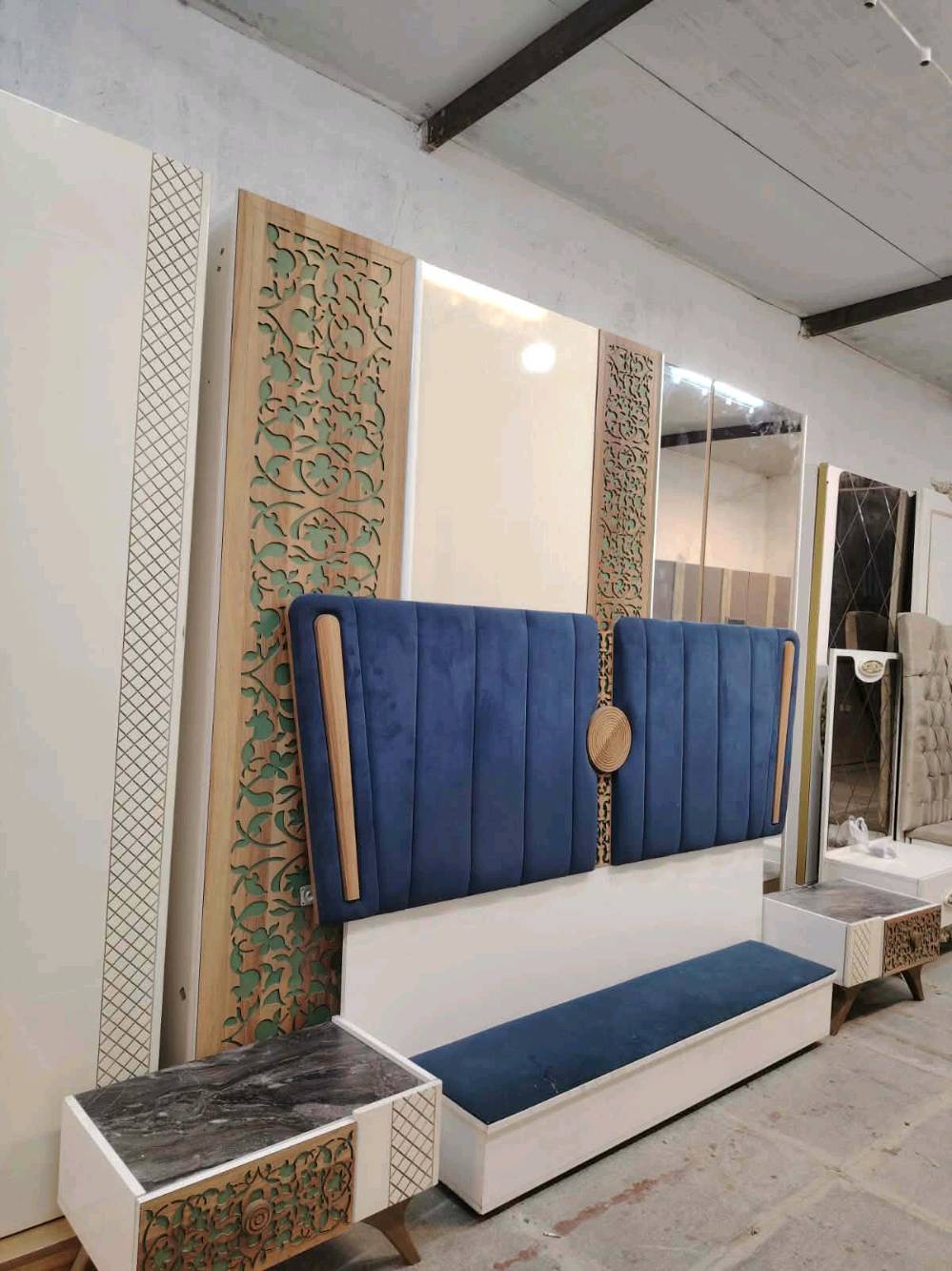 غرفة نوم مستعملة🇹🇷
 نضافة90 ٪💯
عدد القطع / 10 
نضام / أسلايت +باب إضافي 💢
شازلون / مخزن 📥 سرير مخزن🤌
سعرها 800💸
شد ونقل داخل بغداد مجاني🚛
يوجود توصيل محافضات 🚛