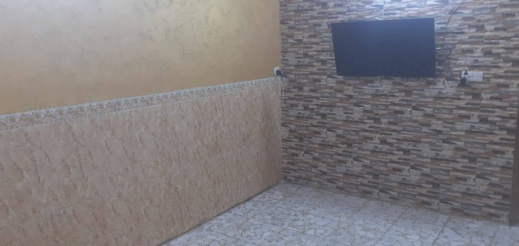 ينعاد المنشور بسبب الوعود الكاذبة الدار للبيع - جسر ديالى القديم / حي السلام الثانيه
📍 الموقع: نهاية شارع المصرف  قريب من شبكة ابو سماعيل في الشارع العريض البيت ركن ع شارعين 
 تفاصيل العقار:
▪️ المساحة:  160 متر – طابو زراعي 
الواجها 8م   النزال 20م
▪️ الطوابق: بيت طابق واحد – 
▪️ التشطيب: كاشي وسيراميك 
▪️ الخدمات: كَولَه، شارع مُبلّط، كافة الخدمات متوفرة
▪️ مناسب للسكن العائلي – منطقة مخدومة بالكامل
📞 الشراي يراسلني ع الخاص او يتصل ع هذا الرقم 👇:‏‪
***********
