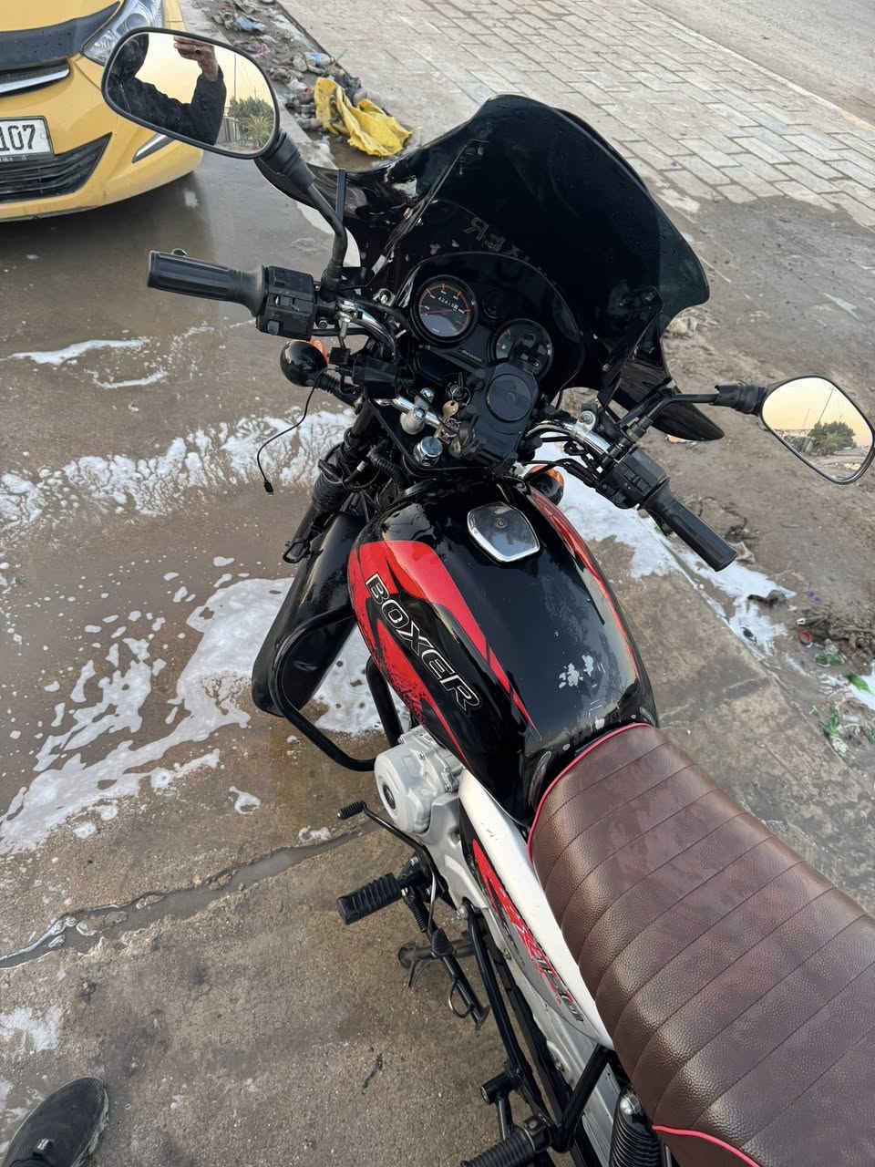 السلام عليكم 
بوكسر موديل 23 بسمي مرقم سنويه 
الدراجه فوول نضيفه محرك جديد 
مكاني بغداد البلديات
السعر مليونين و200 وبيهه مجال كلش بسيط 
***********
