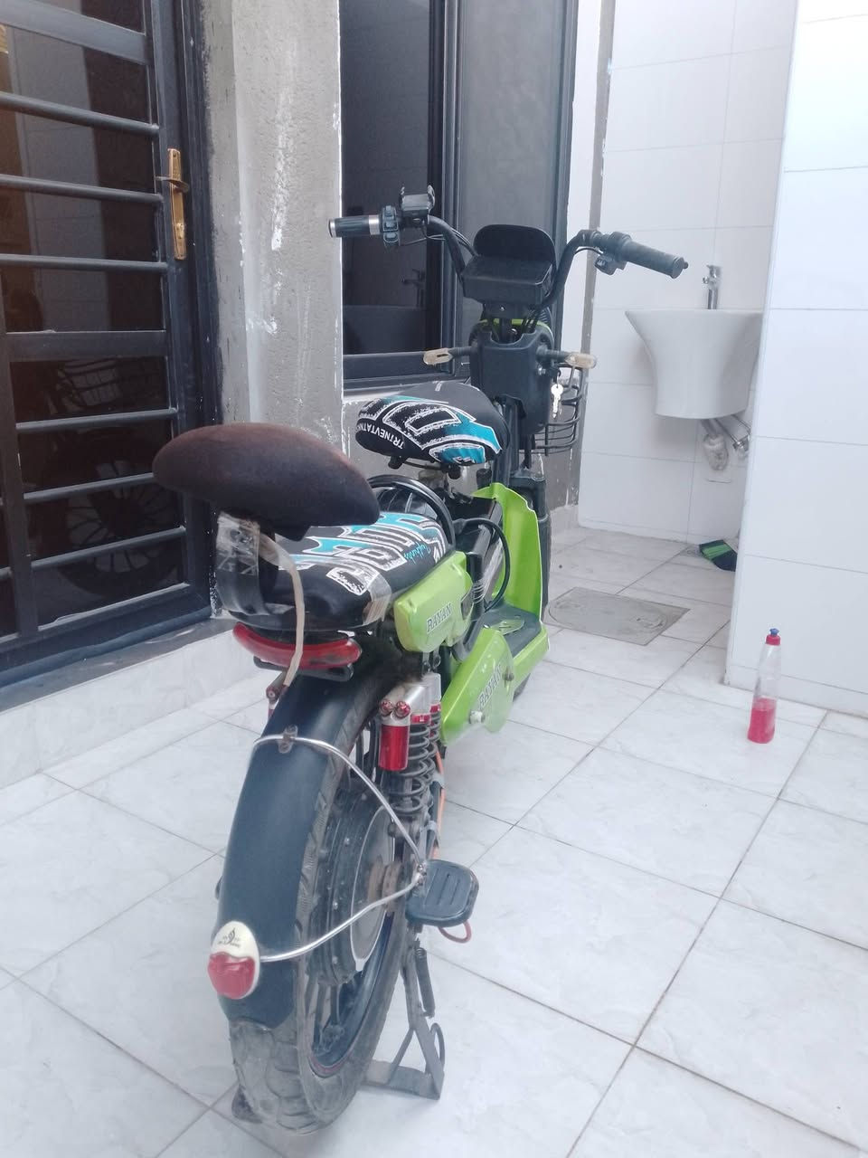 السلام عليكم 
دراجه شحن 
نوع الريان 
الحجم 20 
الموديل 24
المكان كوت خاجيه قرب شارع اربعين 
السعر تفضل بالخاص وبيك خير و تدلل


**إذا كنت صاحب هذا الإعلان وتريد حذفه لأي سبب، رجاءا أرسل رسالة إلى الدعم الفني**