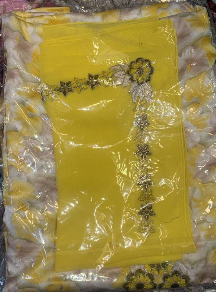 مخاوير مفصلة وكاملة مع الشال بدون خياط 

القماش حرير درجة أولى اذا مو نفس التصوير يرجع  💗🔥


**إذا كنت صاحب هذا الإعلان وتريد حذفه لأي سبب، رجاءا أرسل رسالة إلى الدعم الفني**