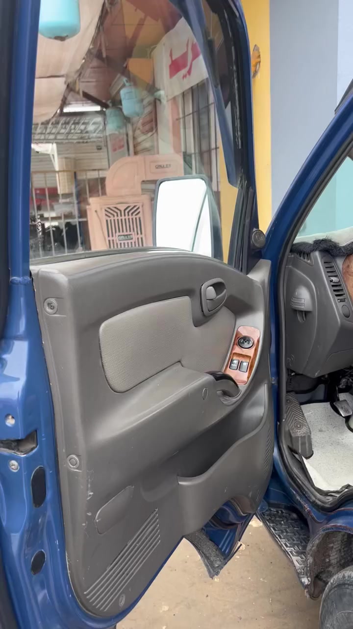 السلام عليكم 
من رخصة اصحاب لكروب سيارة كية للبيع نوع هوندا بولتر موديل 2007 سيارة مجفتة جديد قبل شهرين وصور موضحة امامكم سيارة بلادية عدا لهلالات مكان ديالى بعقوبة  للستفسار  رقم ***********
