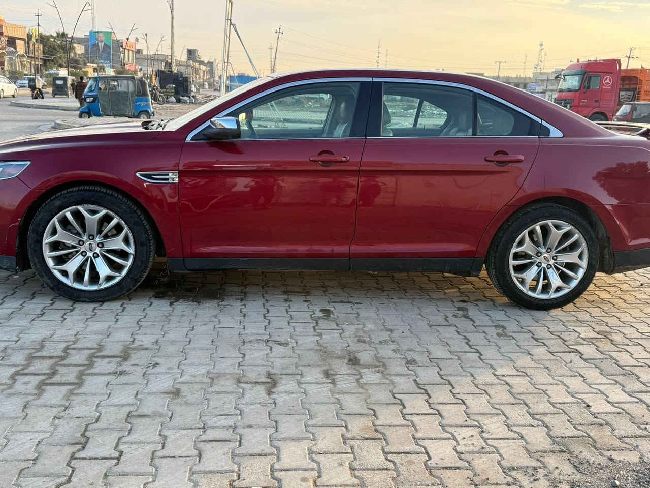 فورد تورس مديل 2017 اللون ماروني ضرر بنيد تحويد لون فقط المواصفات محرك 3500 الدواخل لون بيجي تدفئه تبريد كشنات + الستيرن - تبريد قطعيتن + تبريد منفصل تحكم استيرن حساسات  اطصفاف كامره خلفيه الموصفات Limited +  ملاحظه تم الصيانه الصدر حديثآ للاستفسار الاتصال *********** الموقع بغداد المحموديه
