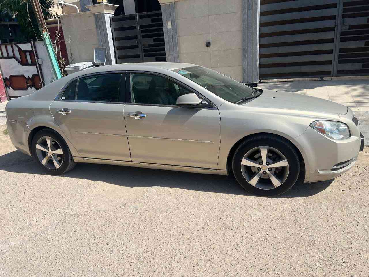 السلام عليكم
ماليبو ٢٠١٢ وارد كندي بيها طختين خفيفات وحده بالتاير والثانية بالبجم جدا خفيفه

مكينه ٢٤٠٠ تنفس طبيعي 

كير اوتو 

تحكم ستيرن 

داخل لون اسود وباقي المواصفات العاديه 

السياره جاهزه 

صدر امامي خلفي 

تخم تاير 

رقم بغداد باسمي

تحويل مباشر 

ماشيه ١٠٣ الف 

مكانها بغداد 

السعر ٦٩ ورقه وبيها مجال 

***********
