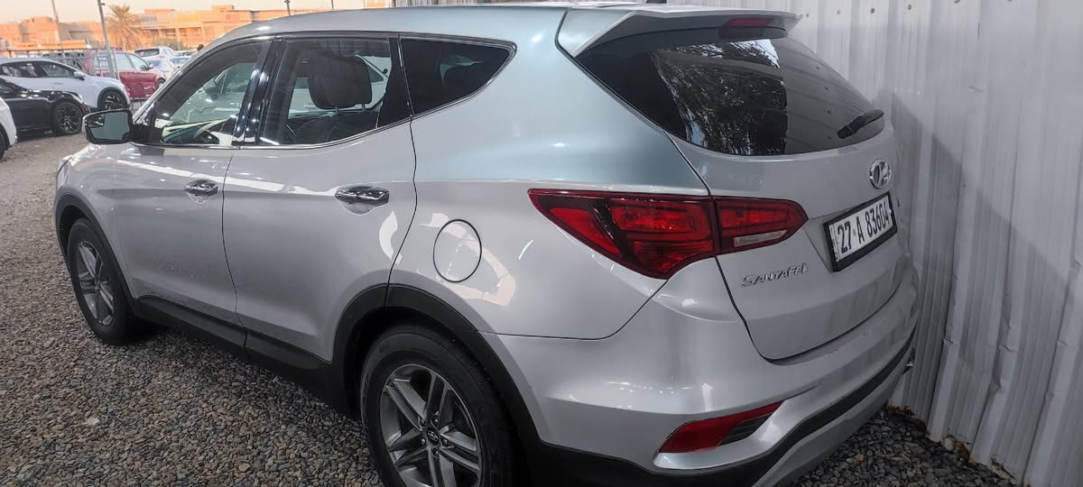 السلام عليكم معرض الماجد يرحب بكم 
سنتافيا موديل 2018 امريكي رقم ذي قار دولي 
مكفولة حادثة فقط طرف البنيد بدون صبغ موضح الحادث بالصور ..
محرك 4 سلندر 2400
ماشية 80 الف فقط 
تحكم ستيرن فول 
شاشة
 كاميرا خلفية 
ويل كب كروم
السيارة جاهزة جدااا وما بيها اي نقص 
للمزيد التواصل مع الرقم التالي ***********
