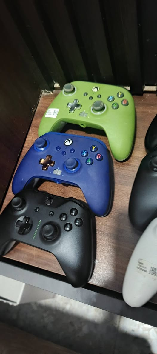 سلام عليكم متوفر 15 قطعة جوستك اكس بوكس لبيع كل قطعة و سعر خوان ما اجاوب علة تعليقات فقط خاص او وتساب *********** سعار اقل وحدة سعره 25 قطع كلة اصلي
