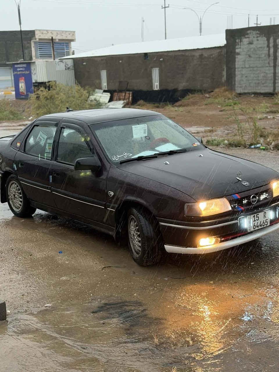 فكتره 92 رقم انبار نكليزي
محرك 2000 مال استره 2004
شاده حاويه 
فتحه سقف شقاله
صدر جديد 
تخم تاير جديد
كهربائيات كله شقاله
 السعر 33 وبيه مجال
مكان السياره فلوجه 
***********

