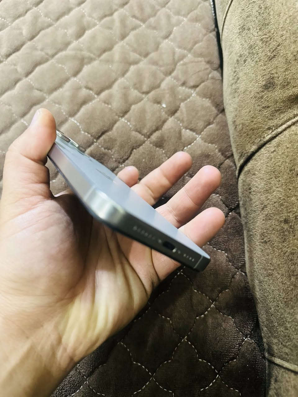 ايفون 15 برو ماكس
ذاكره 256 دبل سيم بطاريه 95 
فقط مبدل شاشه بصمه الوجه شغاله السِعر 700 الف
***********
***********
