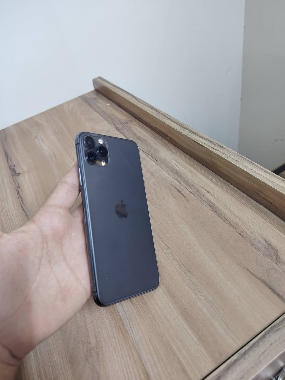 سلام عليكم للبيع ايفون 11برو ماكس بطاريه 100مبدله وشاشه مبدله زر الكتم واكف جهاز شاصي نضيف فيس أيدي واكف باقي كله شغال و ع فحص مكاني بغداد بسمايه قريه عشره رقمي *********** سعره 210
