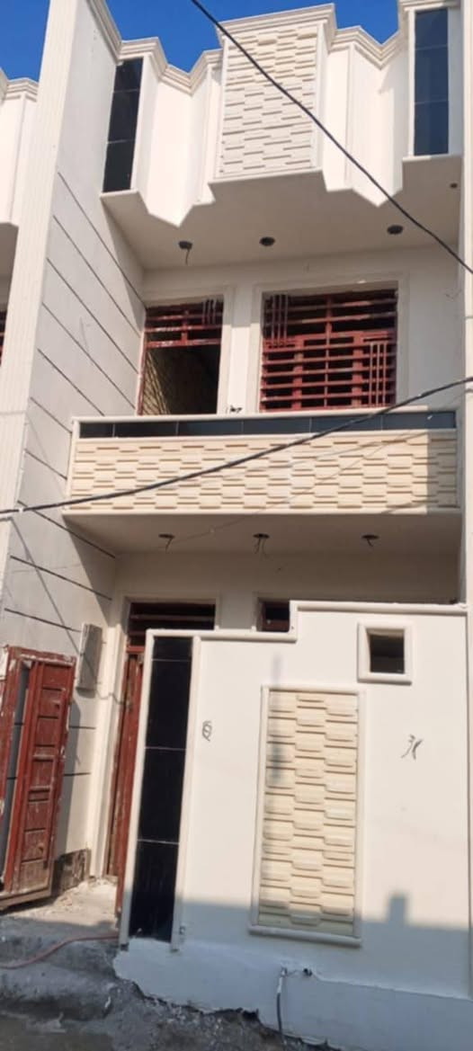 سلام عليكم عندي مشتملات مساحه الواحد 85 مكان شعله دوانم شارع سكلت أبو موسى لبيوت طابق ونص غرفه فوك وغرفه جوه نقص بس بياض وكاشي سعر لواحد65وبي تعال شوفه وتدلل رقمي ***********
