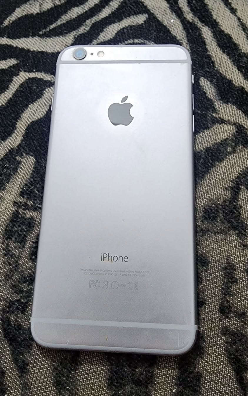 ايفون ٦ بلاص للبيع طافي يشحن ويشتغل شعار ابل بس ميشتغل ٦٠ الف كارت اي كلود موجود دورة شارع ٦٠ موبايل ***********
