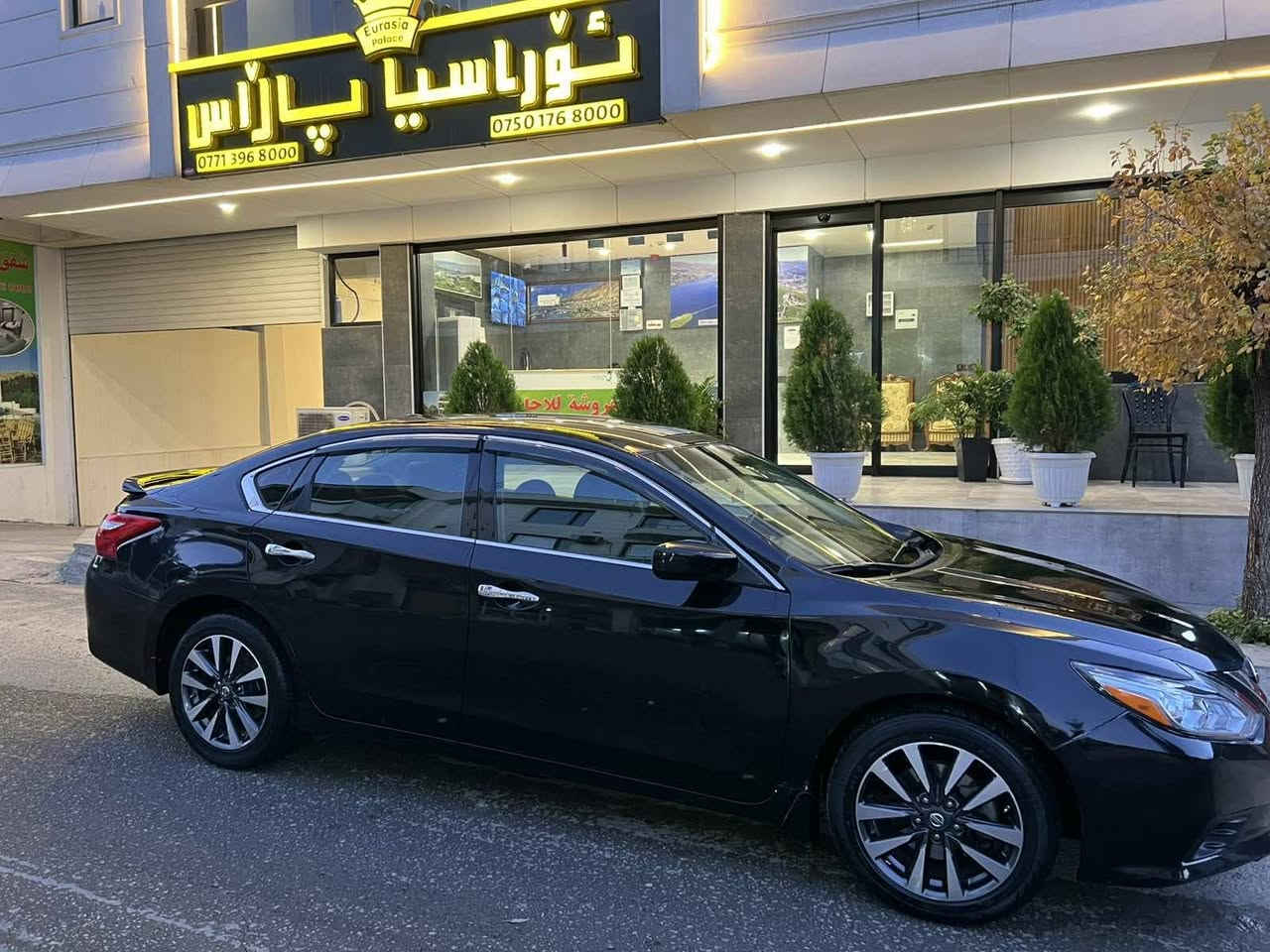 نرخی 105وەرەقە  مامەڵەیەکی کەم شوێن قەزای دوکان 
ئەڵتیما 2017sv ڕەشی قەتران  مواسەفات ویل کرۆم باڵی سەرسنوق ڕاداڕ سوکان تەقەڵ شەغال کامێرا زۆر مواسەفاتی تری  چوارتیەو ویلی لۆکی لەسەرە دوو پارچە بۆیاخە بەتانەی لای سەکن لەئەو روپا گۆڕاوە بەبیلادی بێ بۆیاخ  شانسی سەرە دەبڵ بەشەرت تەنها 100 هەزار میل ڕۆیشتوە گێڕ و مەکینە ی نەکراوەتەوە بەشەرت تەبرید کارەبای گشت گیانی بەشەرت 
ژم ***********
                                   *********** دخان, السليمانية
