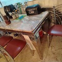 ميز طعام مرمر السطح وكراسي ستيل الدوشمه جلد ٠٧٨٨٥٢٦٣٨٣٢ اللهم صلي وسلم...