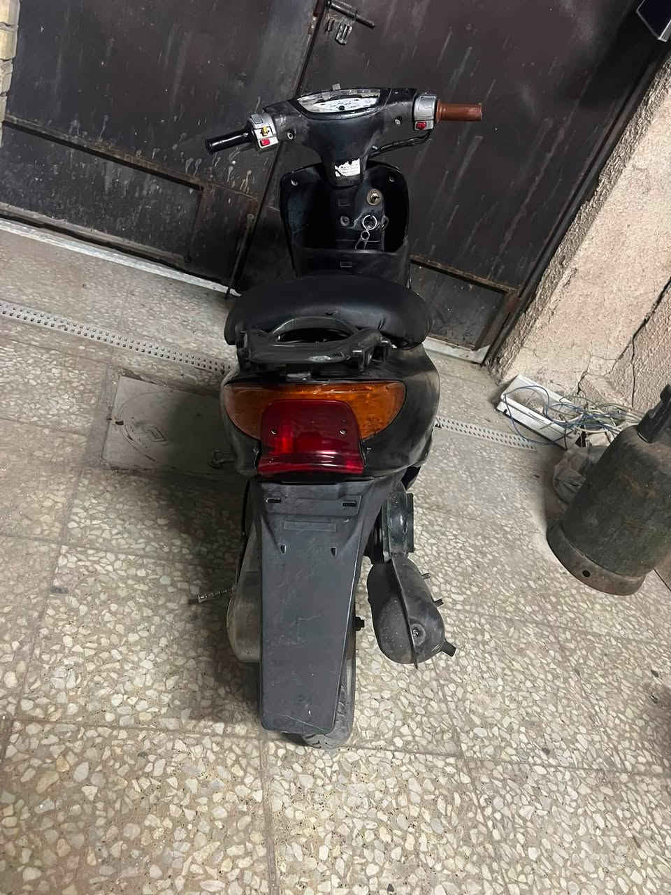سلام عليكم دراجة عصفورية مكينة نظيفة هندر واحد والسلف يشتغل نقص باتري جيب وياك باتري وافحص لاتبخير ولا تنقيص بينزات جدد بريك بالمكان لايت لد امامي خلفي السعر 125 مكاني بغداد الشعب ***********
