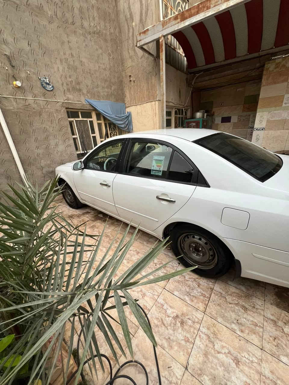 سلام عليكم سوناتا 2010 وارد كوري 
السياره مكفوله من الضربه فقط جاملغ خلفي بارد وبيه بارد قليل 
السياره جاهزه ادمه قبل كم يوم 
السعر 105 مكاني نجف ابوصخير
***********
