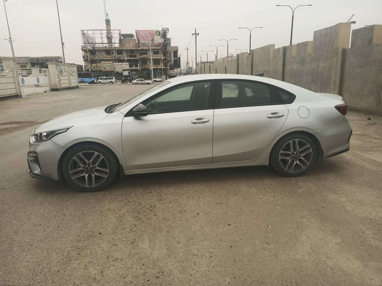 السلام عليكم
من رخصة صاحب الگروب... 

للبيع فقط......... 

كيا فورتي 2019 وارد امريكي

رقم بغداد 

تحويل مباشر 

سيارة حلوة ترايها حلو

سيارة ناعمه

گير at

محرك 2000 مفتوح على ايدي شغل درجه اولى

لا تنقيص ولا تبخير 

حادثها بامريكا دعاميه اماميه 

واصبع بالبنيد 

والعراق  جاملغ خلفي عكس السايق 

بدون دواخل 

مواصفاتها معروفه ميحتاج اشرح 

السعر 126 ورقة وبيها مجال 

ما اكطع سعر بالمويايل

تعال بيك خير وادلل

مكان السيارة الفلوجه 

رقم الهاتف ***********
