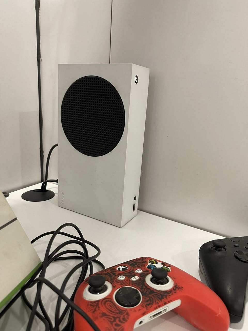 Xbox Series S 512GB SSD
• 512GB SSD  
• 120 FPS  
• Ray Tracing  
• 1440p Gaming Resolution  
• High Dynamic Range (HDR)  
• Includes Xbox Wireless Controller  

الجهاز نظيف جداً  
وياه يدين (جوستكين) اثنين  
ويا كل أغراضه الأصلية والوايرات الأصلية  

السعر: 380 ألف دينار قابل للتفاوض البسيط!! بدون باكيت


**إذا كنت صاحب هذا الإعلان وتريد حذفه لأي سبب، رجاءا أرسل رسالة إلى الدعم الفني**