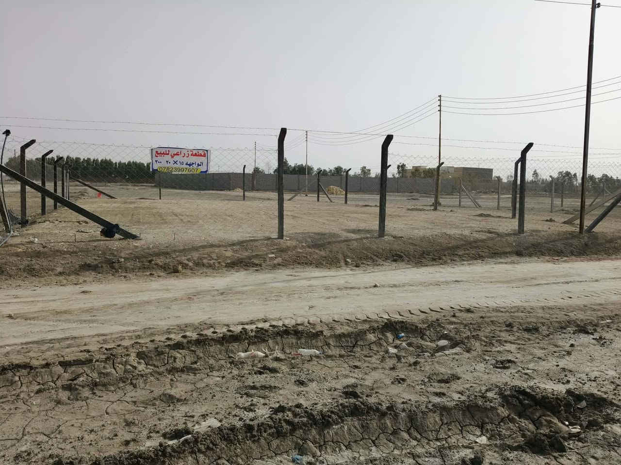 سلام عليكم ورحمة الله  قطعه ارض لبيع لوجه 15 ولنزال 20 بحي لجوادين بل نزله لثانيه بشارع لمدرسه وقريبه عل مدرسه كلش جاهزه لبناه مظفونه ومحدوله سبيس لشراي يتصل عل رقم هاذ ***********
