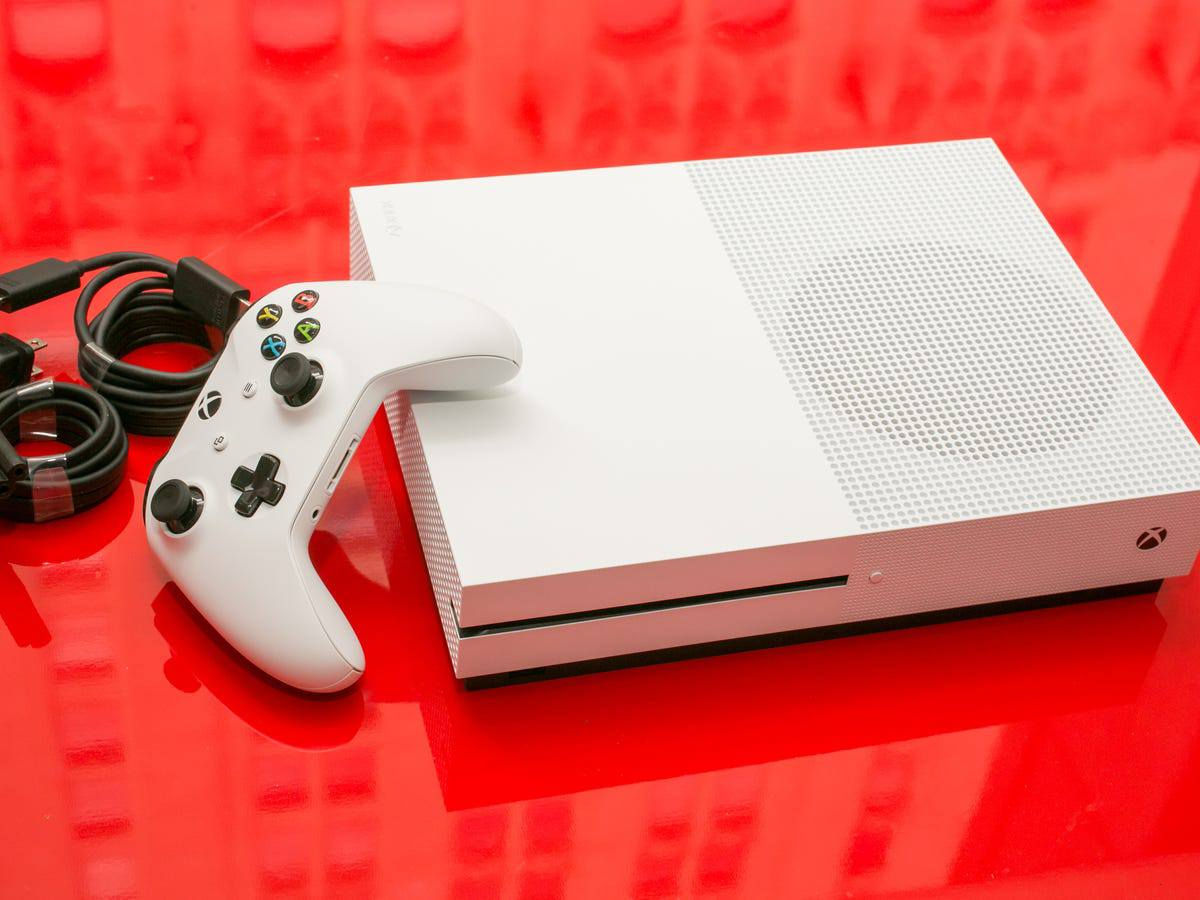🔥 للبيع Xbox One S 1TB 🔥
السعة 1 تيرا 
جهاز مرتب ونظيف جداً، استعمال شخصي ومحافظ عليه.
🎮 Xbox One S 💾
 سعة 1 تيرا ✅ 
نظيف جداً ✅
مع جويستك أصلي ✅
وكافة الملحقات ✅
 فحص وتجربة عند الاستلام
مع قرص GTU V✅
وملحقات اصليه ✅
السعر مناسب للجادين فقط.
للتواصل  خاص واتساب 
 
***********

