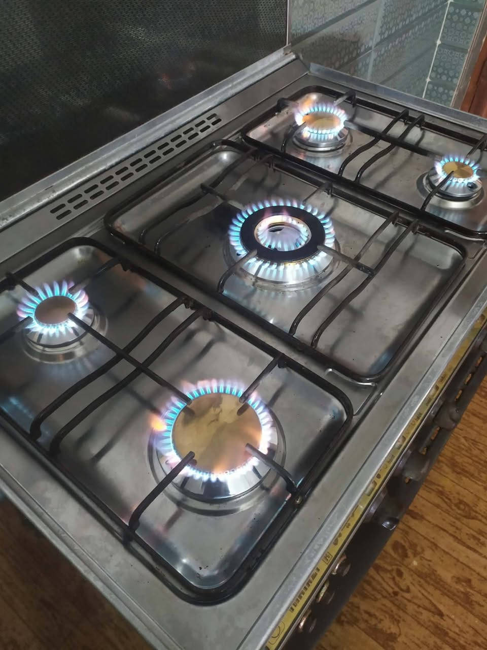 السلام عليكم طباخ مصري كريازي فول بعده بلايلون تجي تفحص وتأخذ خارج داخل نضيف نار افران فول العنوان بابل مركز ***********
