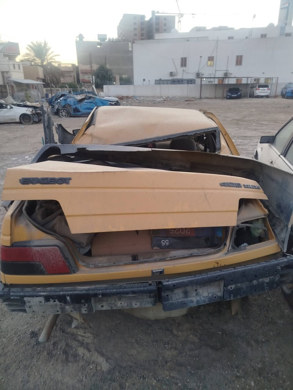 سلام عليكم سيارة بيجو جيلكس موديل 2012 للبيع حادث تيل كهرباء مكينة جديدة طابوكة  وصلها موجود كلشي جوة البنيد جديد درايمشفت صدر  كير مجفت جديد رقم الماني دولي جديد سنوية باسمي شرط التحويل للتواصل على الخاص او الواتساب ***********
