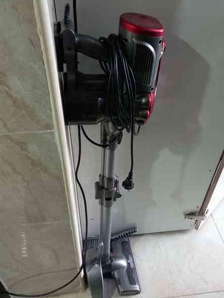 السلام عليكم ماكنه خياطه سنجر حديثه اخت الجديده متطوره وتلظم الخيط اوتوماتيك للبيع  السعر ١٤٠، و مكنسه كهربائيه شفط قوي جدا اخت الجديده السعر ٦٠ لعدم الحاجه بالمواد. المكان الدوره كفاءات الصحه للاتصال ***********. رجاءا الجاد بالشراء يتصل. شكرا.
