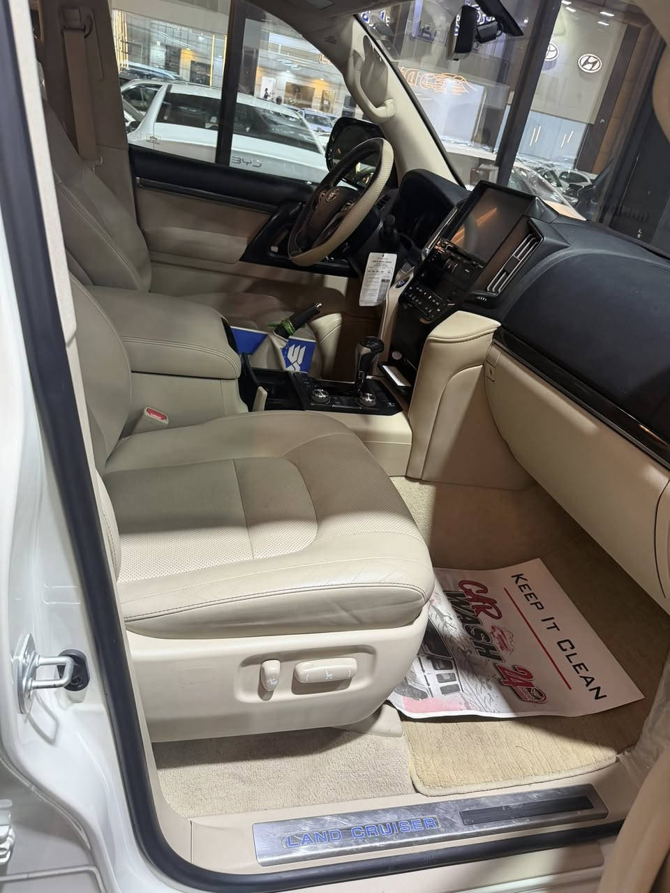 سلام عليكم
لاندكروز موديل 21 
Gxr
ماشيه 33000 السياره كلش جديده السعر 56000$
***********@
