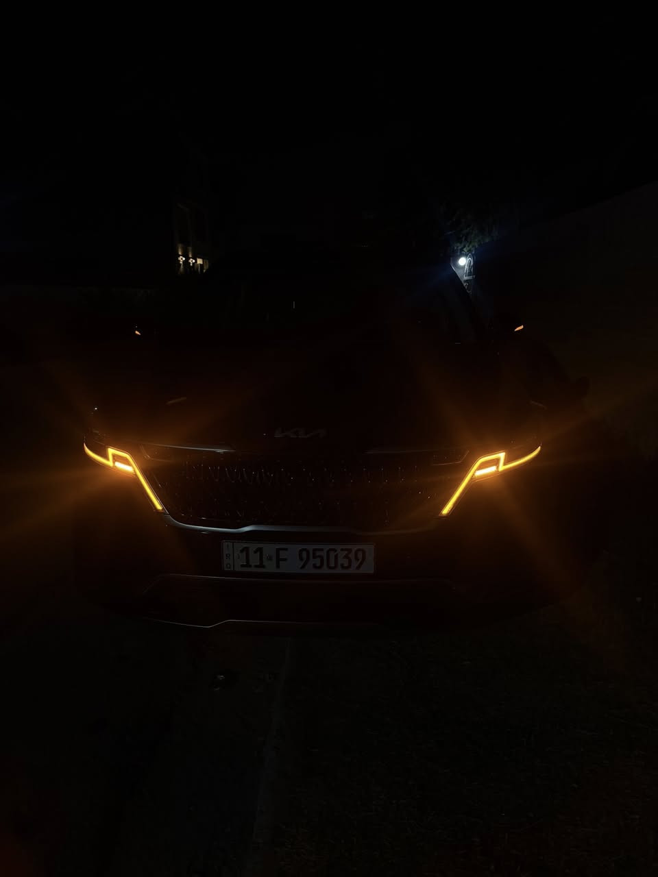 السلام عليكم سياره كرنفال للبيع موديل ٢٠٢٤ السياره وارد امريكي ماشيه ٣٦ ميل ويا كب كروم باب كهربائي ويفتح و ينسد دكمه رقم بغداد شاشه كبيره كار بلي ٥ بصمات بلوتوث٣ كامرات السياره باقي المواصفات معروفه ٩ راكب  السعر جدآمناسب ٢٣٨ وبيها مجال رقم الهاتف ***********مكاني
