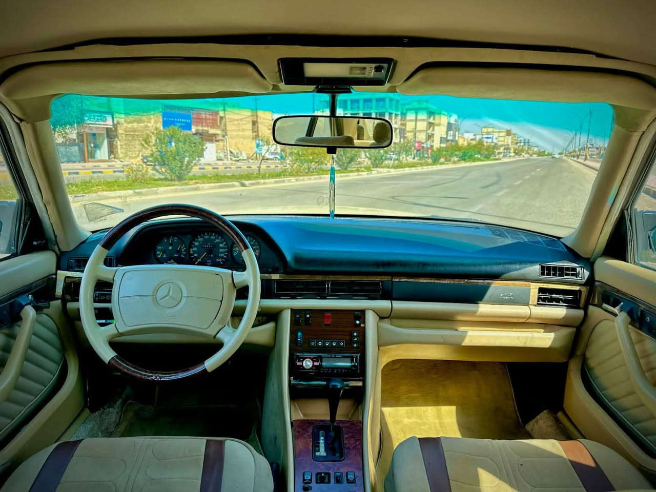 مارسدس بنز 300 السياره مصبوغه حزام لجماليه وفقط بدون اي ضربه مكينه بلادي السياره كلش نضيفه مثل مموضع بلمنشور العنوان بغداد البلديات امبار تحويل مباشر الرقم *********** السعر 95 وبيه مجال حك الجيه
